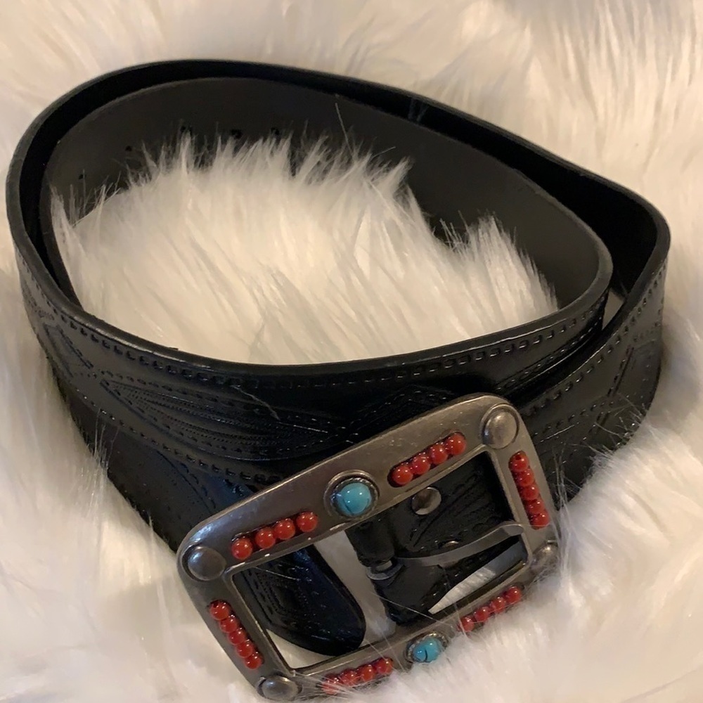 Western Style Womens Black Leather Belt 42”.